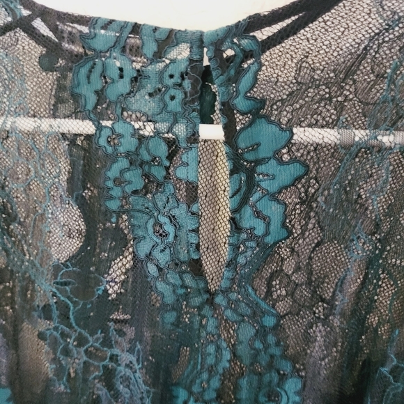 Zara NWT  Emerald lace top  (M) - Picture 6 of 9